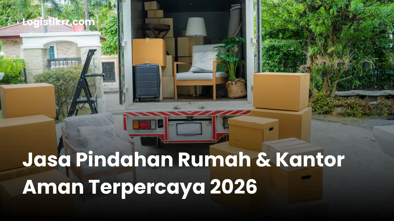 Tim jasa pindahan rumah dan kantor Logistik RR sedang melakukan packing dan bongkar muat barang dengan aman