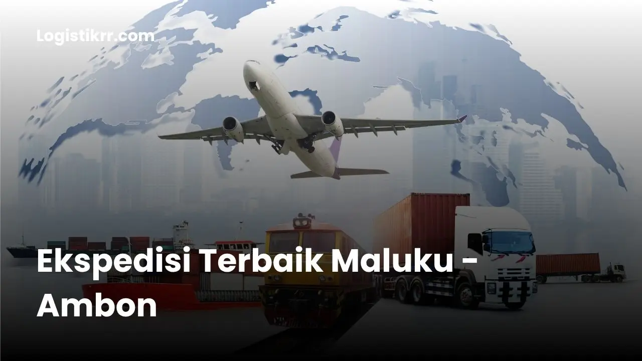 Kapal cargo menuju Pelabuhan Ambon dengan kontainer Logistik RR