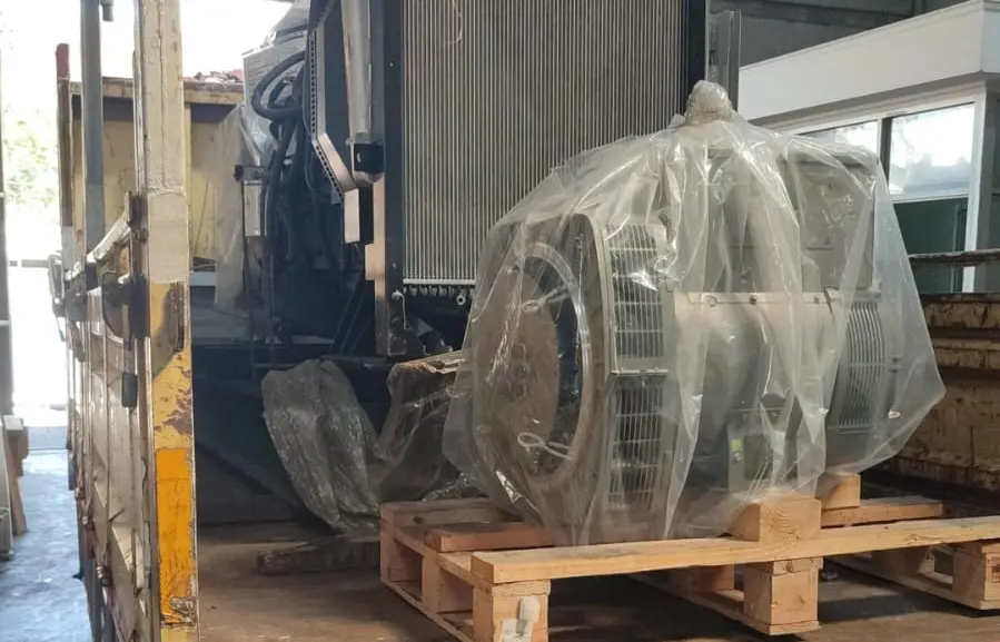 Pengiriman genset menggunakan CDD Triway