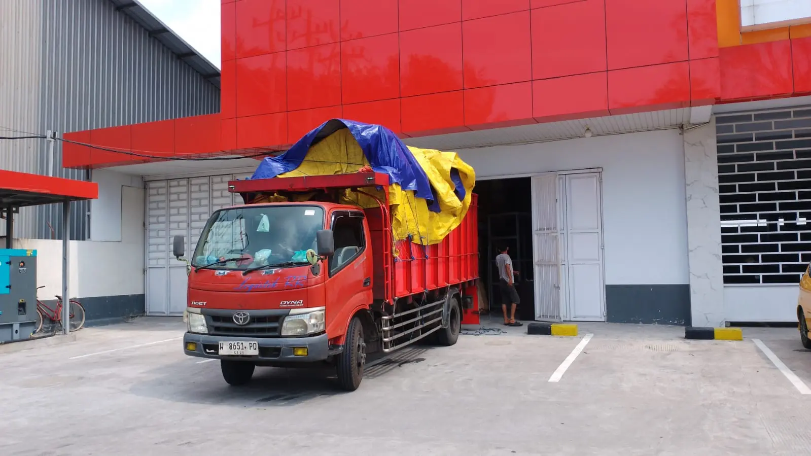 Pusat logistik modern di Sidoarjo