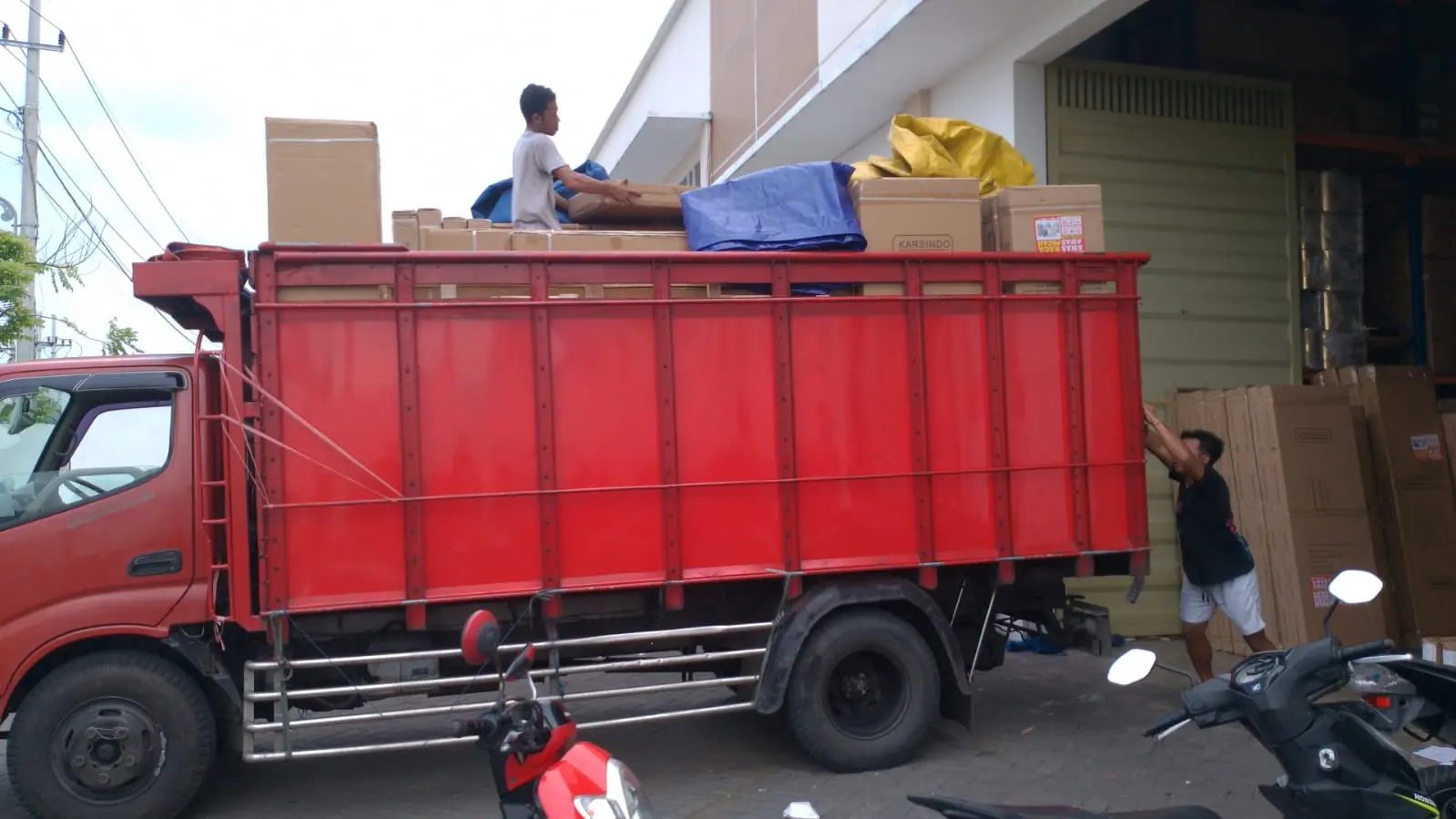 Armada Logistik RR siap untuk pengiriman rutin ke luar kota