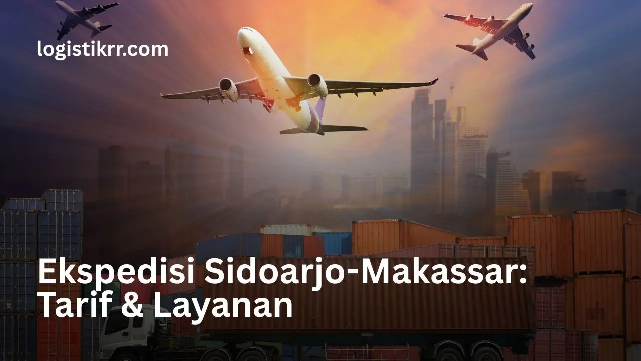 Tim Logistik RR sedang memuat barang untuk pengiriman ekspedisi dari Sidoarjo ke Makassar dengan armada truk berpendingin